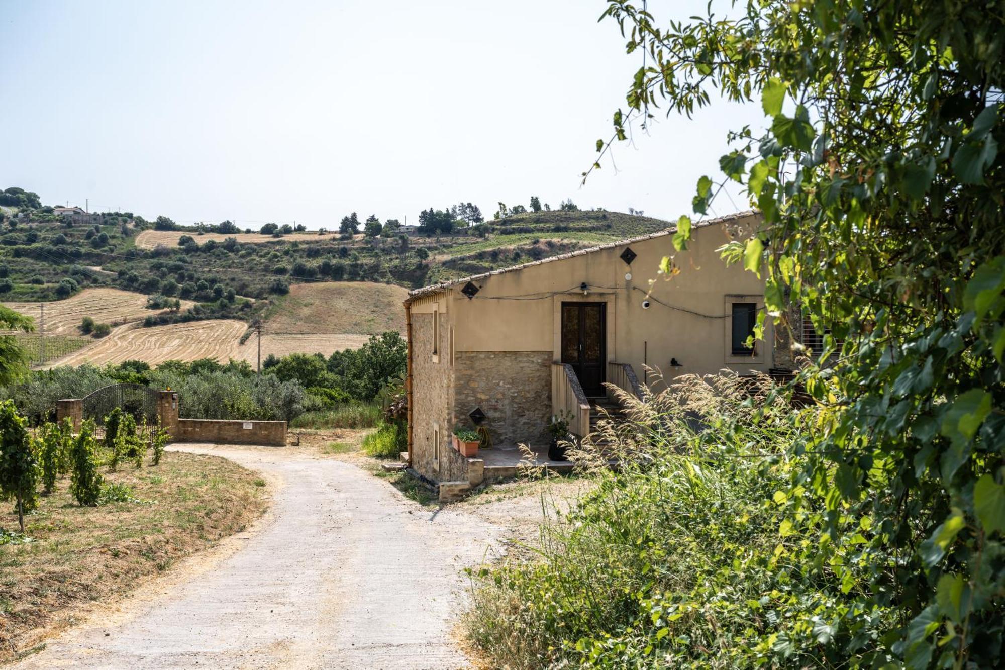 Cottage Immerso Nel Vigneto Caltagirone Exterior foto